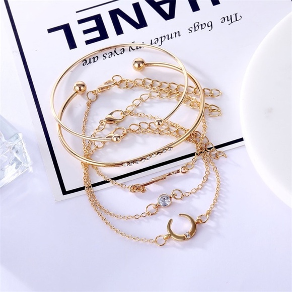 **FERNANDA* 5-Pc Gold Lightning Bolt Bracelet Set - Picture 4 of 10